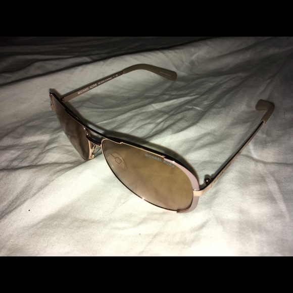 Michael kors sunglasses and case - Picture 4 of 7